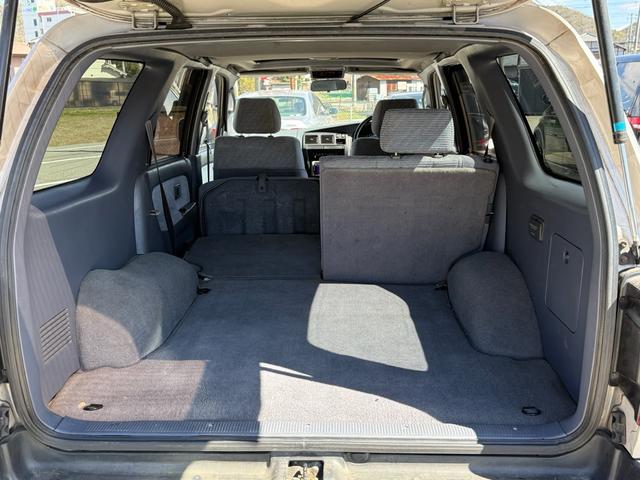 ハイラックスサーフ ＳＳＲ－Ｘ　ワイド　ＳＳＲ－Ｘ・雹害車・禁煙車・本州仕入れ・前期・サンルーフ・ワイドボディ・背面タイヤ・パートタイム四駆・ルーフレール・リアスポイラー・純正１６インチアルミ・スタッドレス／ジオランダー（79枚目）