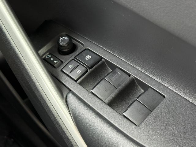 カローラクロス ハイブリッド　Ｚ　ワンオーナー　パノラマルーフ　１０．５インチディスプレイオーディオ　パワーバックドア　前後ドライブレコーダー　シートヒーター　スペアキー（21枚目）