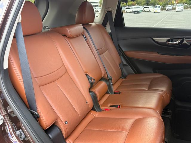 エクストレイル ２０Ｘｉ　レザーエディション　Ｖセレクション　４ＷＤ　純正９インチナビ　アラウンドビューモニター　インテリジェントルームミラー　プロパイロット　タンレザーシート　前席シートヒーター　パワーバックドア（17枚目）