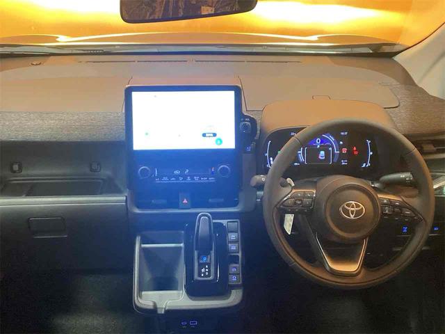 シエンタ ハイブリッドＺ　ＥＴＣ　全周囲カメラ　純正１０．５インチディスプレイ　ＴＶ　オートクルーズコントロール　レーンアシスト　両側電動スライドドア　オートマチックハイビーム　オートライト　スマートキー　電動格納ミラー（5枚目）