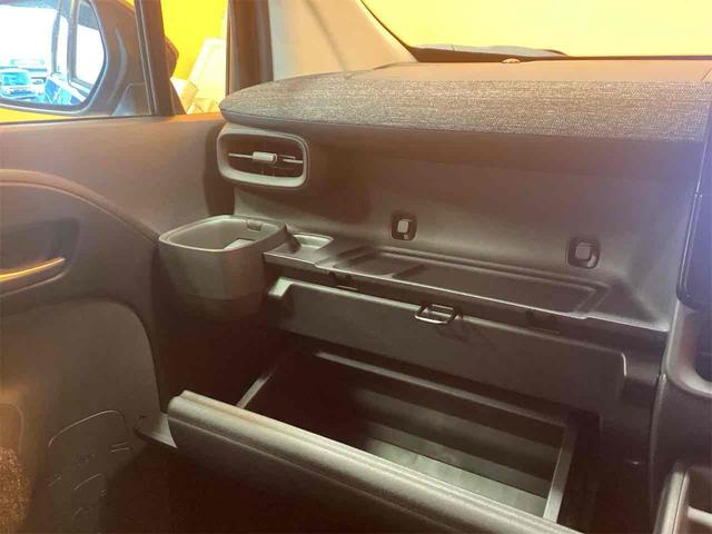 シエンタ ハイブリッドＺ　ＥＴＣ　全周囲カメラ　純正１０．５インチディスプレイ　ＴＶ　オートクルーズコントロール　レーンアシスト　両側電動スライドドア　オートマチックハイビーム　オートライト　スマートキー　電動格納ミラー（35枚目）