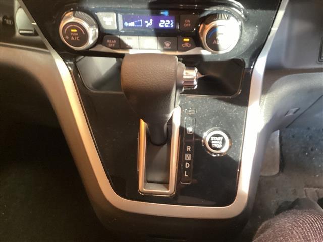 セレナ ハイウェイスター　Ｖセレクション　ナビ　バックカメラ　後席モニター　両側電動スライドドア　純正アルミホイール　クルーズコントロール　衝突被害軽減ブレーキ　フォグライト　アイドリングストップ　シートバックテーブル　電動格納式ミラー（11枚目）