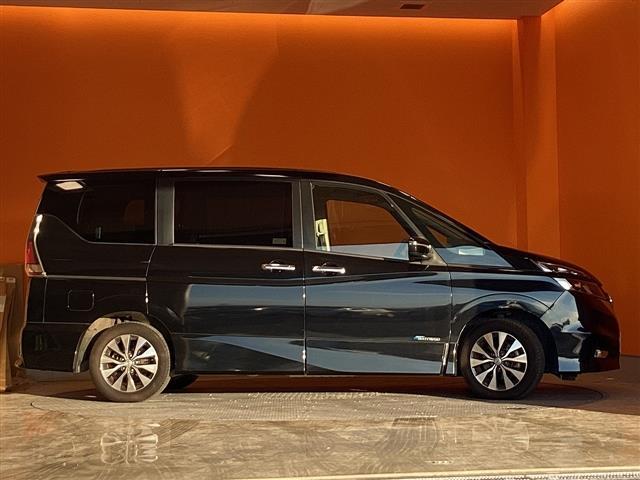 セレナ ハイウェイスター　Ｖセレクション　ナビ　バックカメラ　後席モニター　両側電動スライドドア　純正アルミホイール　クルーズコントロール　衝突被害軽減ブレーキ　フォグライト　アイドリングストップ　シートバックテーブル　電動格納式ミラー（17枚目）