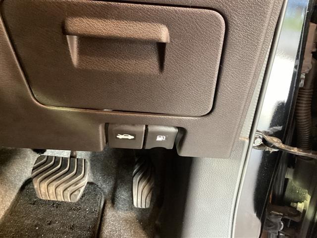 セレナ ハイウェイスター　Ｖセレクション　ナビ　バックカメラ　後席モニター　両側電動スライドドア　純正アルミホイール　クルーズコントロール　衝突被害軽減ブレーキ　フォグライト　アイドリングストップ　シートバックテーブル　電動格納式ミラー（24枚目）