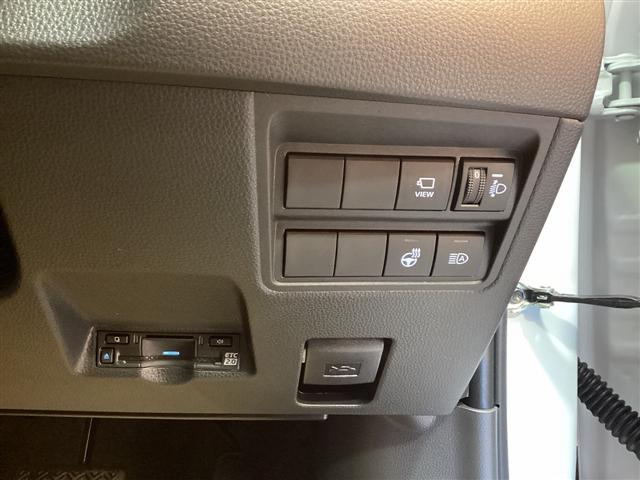 ヤリスクロス ハイブリッドＺ　全周囲カメラ　クリアランスソナー　オートクルーズコントロール　レーンアシスト　衝突被害軽減システム　ナビ　ＴＶ　オートマチックハイビーム　オートライト　ＬＥＤヘッドランプ　アルミホイール　スマートキー（13枚目）