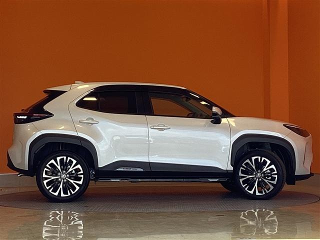 ヤリスクロス ハイブリッドＺ　全周囲カメラ　クリアランスソナー　オートクルーズコントロール　レーンアシスト　衝突被害軽減システム　ナビ　ＴＶ　オートマチックハイビーム　オートライト　ＬＥＤヘッドランプ　アルミホイール　スマートキー（17枚目）