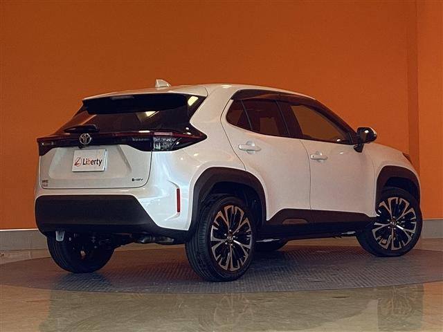 ヤリスクロス ハイブリッドＺ　全周囲カメラ　クリアランスソナー　オートクルーズコントロール　レーンアシスト　衝突被害軽減システム　ナビ　ＴＶ　オートマチックハイビーム　オートライト　ＬＥＤヘッドランプ　アルミホイール　スマートキー（20枚目）