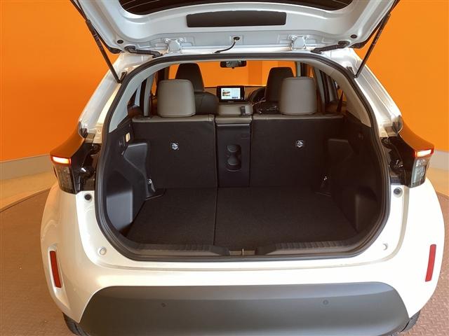 ヤリスクロス ハイブリッドＺ　全周囲カメラ　クリアランスソナー　オートクルーズコントロール　レーンアシスト　衝突被害軽減システム　ナビ　ＴＶ　オートマチックハイビーム　オートライト　ＬＥＤヘッドランプ　アルミホイール　スマートキー（22枚目）