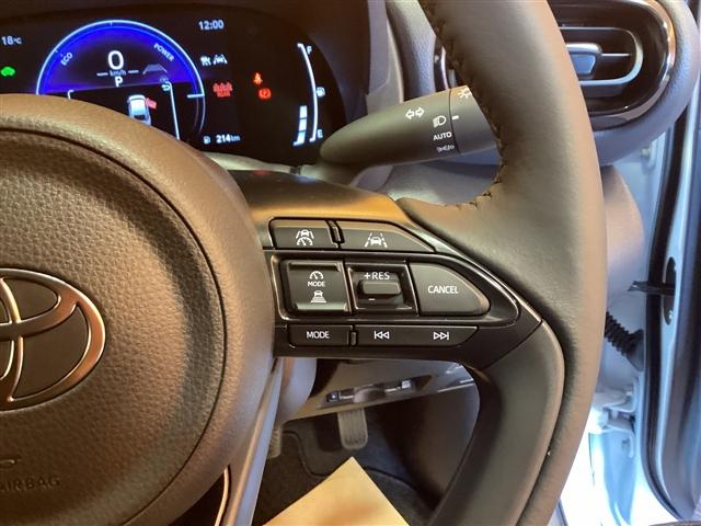 ヤリスクロス ハイブリッドＺ　全周囲カメラ　クリアランスソナー　オートクルーズコントロール　レーンアシスト　衝突被害軽減システム　ナビ　ＴＶ　オートマチックハイビーム　オートライト　ＬＥＤヘッドランプ　アルミホイール　スマートキー（29枚目）