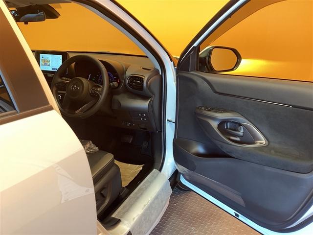 ヤリスクロス ハイブリッドＺ　全周囲カメラ　クリアランスソナー　オートクルーズコントロール　レーンアシスト　衝突被害軽減システム　ナビ　ＴＶ　オートマチックハイビーム　オートライト　ＬＥＤヘッドランプ　アルミホイール　スマートキー（34枚目）