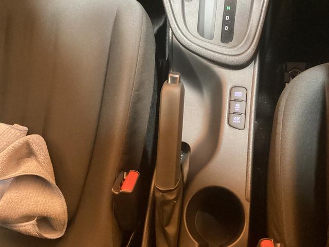 ヤリス ハイブリッドＸ　ＥＴＣ　バックカメラ　ナビ　クリアランスソナー　オートクルーズコントロール　レーンアシスト　衝突被害軽減システム　オートマチックハイビーム　オートライト　スマートキー（14枚目）