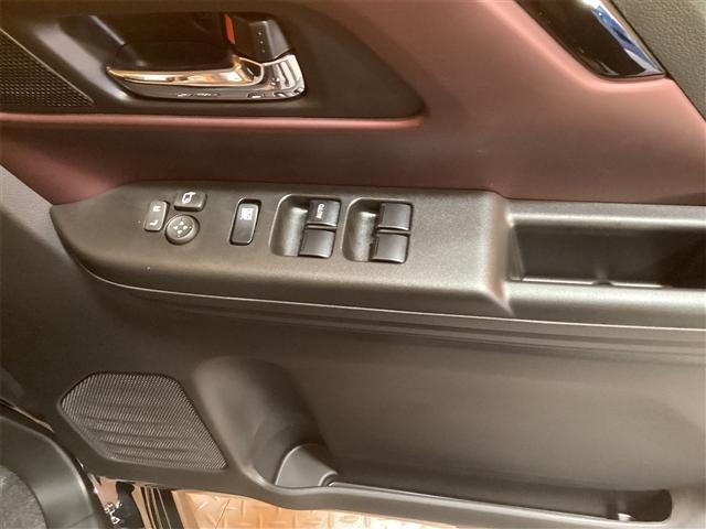 �p���[�E�B���h�E�̃X�C�b�`�ł���B�^�]�Ȃɋ��Ȃ��瑋���J���߂̃R���g���[���ł��܂���B