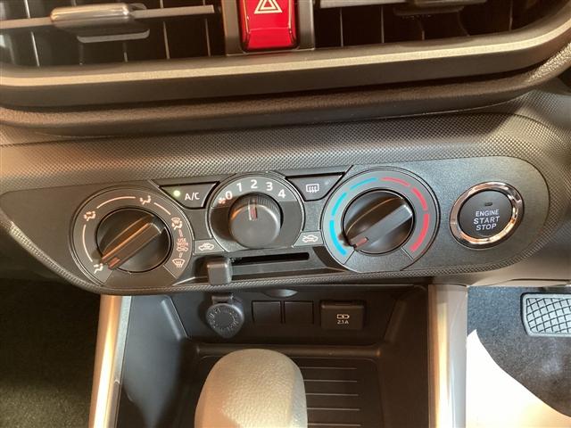 �C���ɍ��킹�Ē����I�ɑ��삷�邱�ƂŁA�ԓ������ł����K�ɕۂĂ܂��B