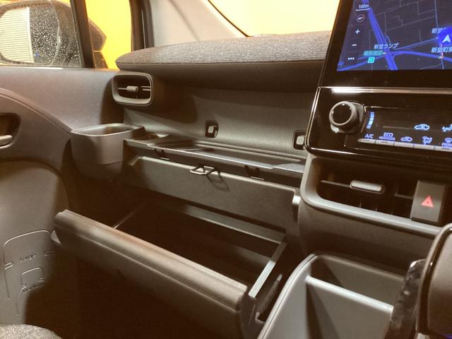 シエンタ ハイブリッドＺ　全周囲カメラ　ナビ　ＴＶ　クリアランスソナー　オートクルーズコントロール　レーンアシスト　パークアシスト　衝突被害軽減システム　両側電動スライドドア　オートマチックハイビーム　オートライト（33枚目）