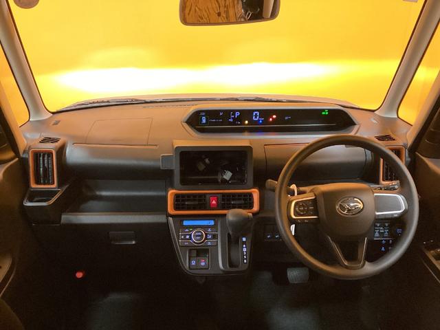 タント ファンクロス　届出済未使用車　禁煙車　衝突軽減Ｂ　両側自動ドア　電子パーキング　ＬＥＤヘッドライト　フォグライト　スマートキー　プッシュスタート　アイドリングストップ　ステアリングスイッチ　純正アルミホイール（5枚目）