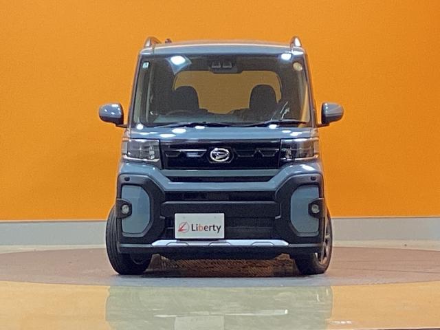 タント ファンクロス　届出済未使用車　禁煙車　衝突軽減Ｂ　両側自動ドア　電子パーキング　ＬＥＤヘッドライト　フォグライト　スマートキー　プッシュスタート　アイドリングストップ　ステアリングスイッチ　純正アルミホイール（15枚目）