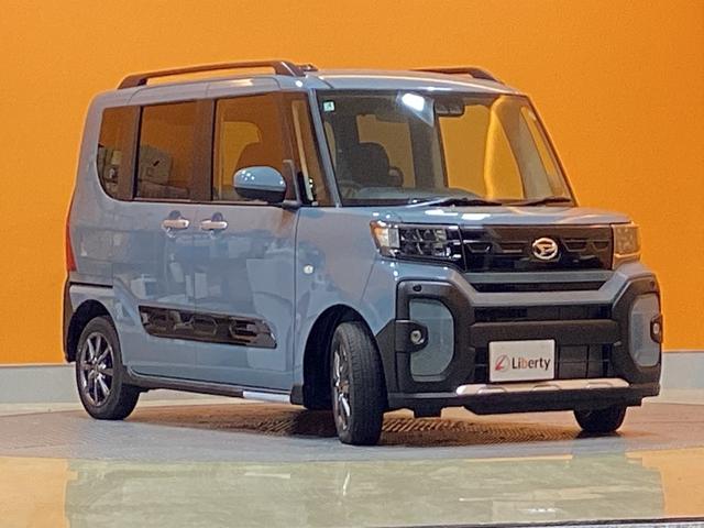 タント ファンクロス　届出済未使用車　禁煙車　衝突軽減Ｂ　両側自動ドア　電子パーキング　ＬＥＤヘッドライト　フォグライト　スマートキー　プッシュスタート　アイドリングストップ　ステアリングスイッチ　純正アルミホイール（16枚目）