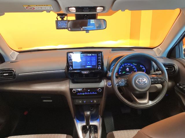 ヤリスクロス ハイブリッドＺ　トヨタセーフティセンス　純正ディスプレイ　Ｂｌｕｅｔｏｏｔｈ対応　パノラミックビューモニター　アダプティブクルーズコントロール　ステアリングヒーター　ＥＴＣ　電子パーキング　前席シートヒーター（5枚目）