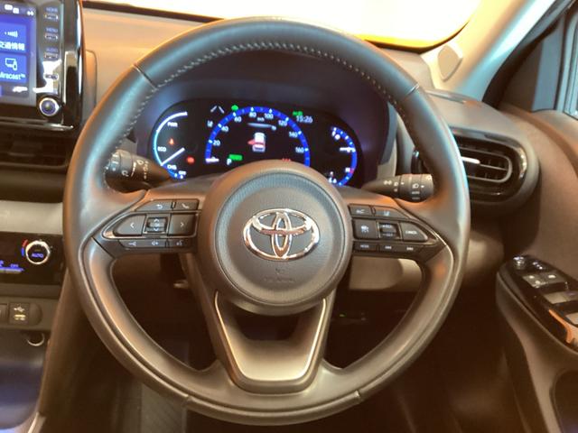 ヤリスクロス ハイブリッドＺ　トヨタセーフティセンス　純正ディスプレイ　Ｂｌｕｅｔｏｏｔｈ対応　パノラミックビューモニター　アダプティブクルーズコントロール　ステアリングヒーター　ＥＴＣ　電子パーキング　前席シートヒーター（6枚目）