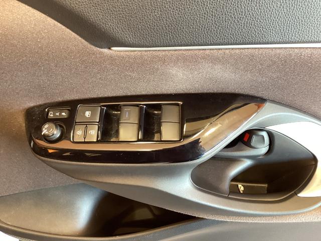 ヤリスクロス ハイブリッドＺ　トヨタセーフティセンス　純正ディスプレイ　Ｂｌｕｅｔｏｏｔｈ対応　パノラミックビューモニター　アダプティブクルーズコントロール　ステアリングヒーター　ＥＴＣ　電子パーキング　前席シートヒーター（28枚目）