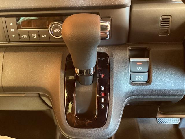 Ｎ－ＢＯＸカスタム ベースグレード　届出済未使用車　禁煙車　ＨｏｎｄａＳＥＮＳＩＮＧ　アダプティブクルーズコントロール　電子パーキング　左パワースライドドア　ＬＥＤヘッドライト　フォグライト　スマートキー　アイドリングストップ（9枚目）