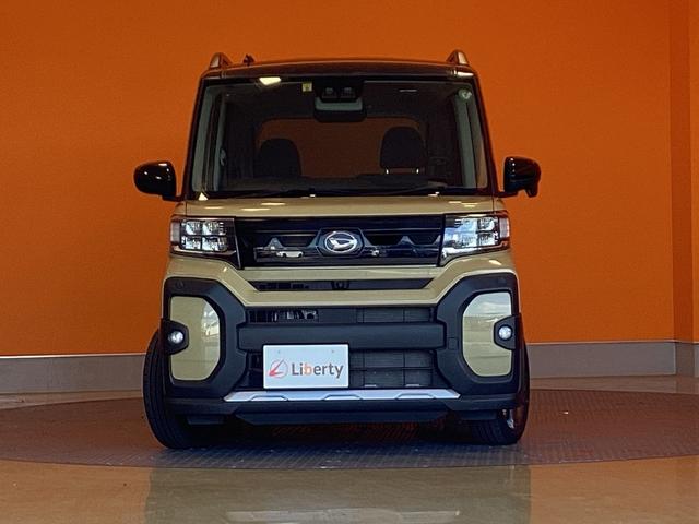 タント ファンクロスターボ　衝突軽減Ｂ　パノラマモニター　両側自動ドア　電子パーキング　ＬＥＤヘッドライト　フォグライト　スマートキー　プッシュスタート　アイドリングストップ　ステアリングスイッチ　純正アルミホイール（15枚目）
