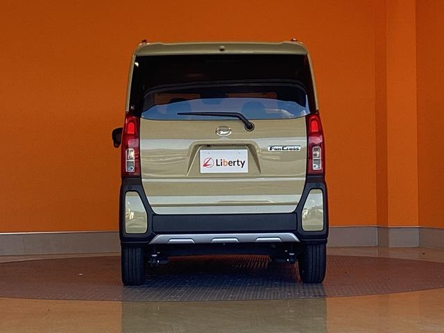 タント ファンクロスターボ　衝突軽減Ｂ　パノラマモニター　両側自動ドア　電子パーキング　ＬＥＤヘッドライト　フォグライト　スマートキー　プッシュスタート　アイドリングストップ　ステアリングスイッチ　純正アルミホイール（19枚目）