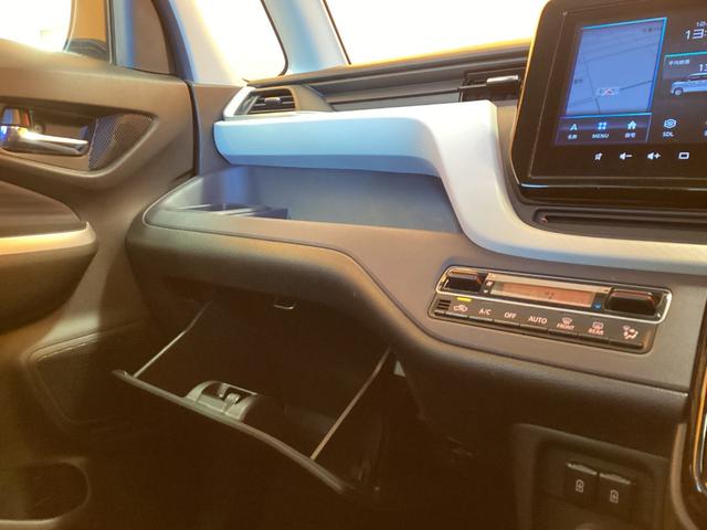 ソリオ ハイブリッドＭＺ　スズキセーフティサポート　純正９インチナビ　Ｂｌｕｅｔｏｏｔｈ対応　全方位カメラ　ヘッドアップディスプレイ　アダプティブクルーズコントロール　両側自動ドア　スマートキー　プッシュスタート（33枚目）