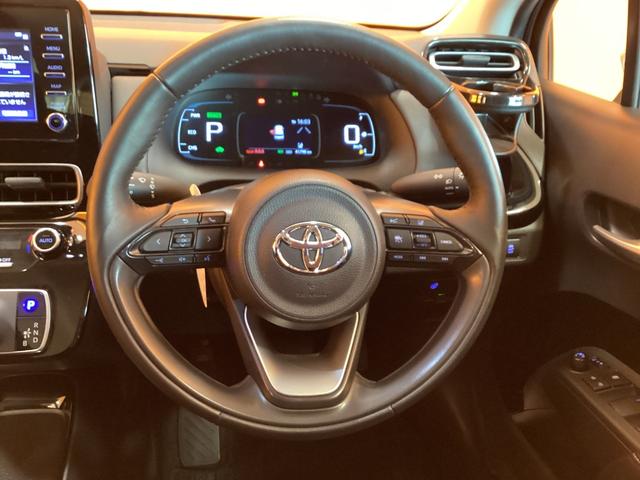 アクア Ｇ　トヨタセーフティセンス　純正ディスプレイ　Ｂｌｕｅｔｏｏｔｈ対応　パノラミックビューモニター　ＥＴＣ　アダプティブクルーズコントロール　ステアリングヒーター　ＬＥＤヘッドライト　スマートキー（6枚目）