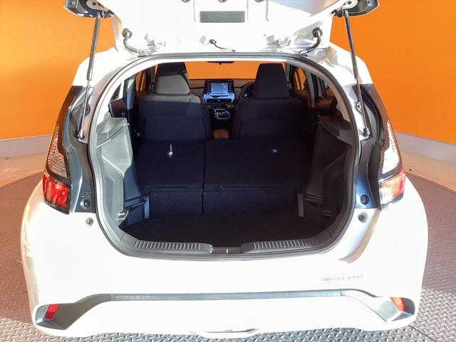 アクア Ｇ　トヨタセーフティセンス　純正ディスプレイ　Ｂｌｕｅｔｏｏｔｈ対応　パノラミックビューモニター　ＥＴＣ　アダプティブクルーズコントロール　ステアリングヒーター　ＬＥＤヘッドライト　スマートキー（22枚目）