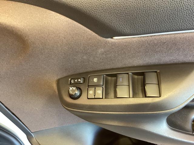 ヤリスクロス Z トヨタセーフティセンス 純正ディスプレイ Bluetooth対応 パノラミックビューモニター ETC アダプティブクルーズコントロール 前席シートヒーター 革巻きステアリング LEDヘッドライト(27枚目)