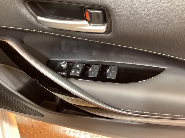 カローラツーリング ハイブリッド　ダブルバイビー　トヨタセーフティセンス　純正ディスプレイ　Ｂｌｕｅｔｏｏｔｈ対応　ＴＶ　Ｂカメラ　ＥＴＣ２．０　アダプティブクルーズコントロール　電子パーキング　ＬＥＤヘッドライト　フォグライト　スマートキー（14枚目）