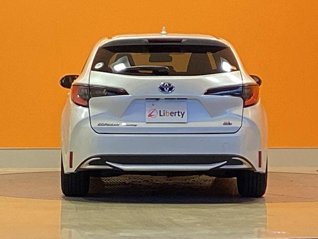 カローラツーリング ハイブリッド　ダブルバイビー　トヨタセーフティセンス　純正ディスプレイ　Ｂｌｕｅｔｏｏｔｈ対応　ＴＶ　Ｂカメラ　ＥＴＣ２．０　アダプティブクルーズコントロール　電子パーキング　ＬＥＤヘッドライト　フォグライト　スマートキー（19枚目）