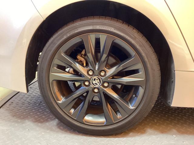 カローラツーリング ハイブリッド　ダブルバイビー　トヨタセーフティセンス　純正ディスプレイ　Ｂｌｕｅｔｏｏｔｈ対応　ＴＶ　Ｂカメラ　ＥＴＣ２．０　アダプティブクルーズコントロール　電子パーキング　ＬＥＤヘッドライト　フォグライト　スマートキー（23枚目）