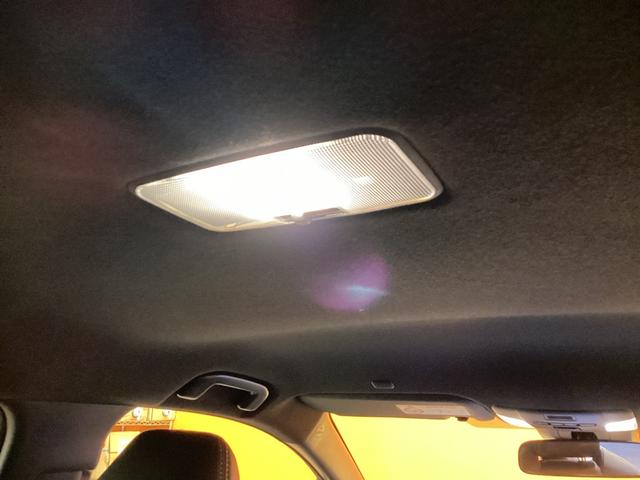 カローラツーリング ハイブリッド　ダブルバイビー　トヨタセーフティセンス　純正ディスプレイ　Ｂｌｕｅｔｏｏｔｈ対応　ＴＶ　Ｂカメラ　ＥＴＣ２．０　アダプティブクルーズコントロール　電子パーキング　ＬＥＤヘッドライト　フォグライト　スマートキー（35枚目）