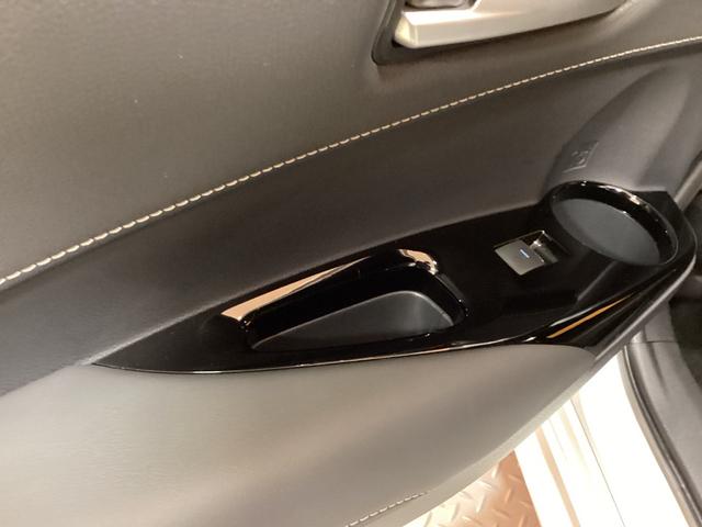 カローラツーリング ハイブリッド　ダブルバイビー　トヨタセーフティセンス　純正ディスプレイ　Ｂｌｕｅｔｏｏｔｈ対応　ＴＶ　Ｂカメラ　ＥＴＣ２．０　アダプティブクルーズコントロール　電子パーキング　ＬＥＤヘッドライト　フォグライト　スマートキー（36枚目）