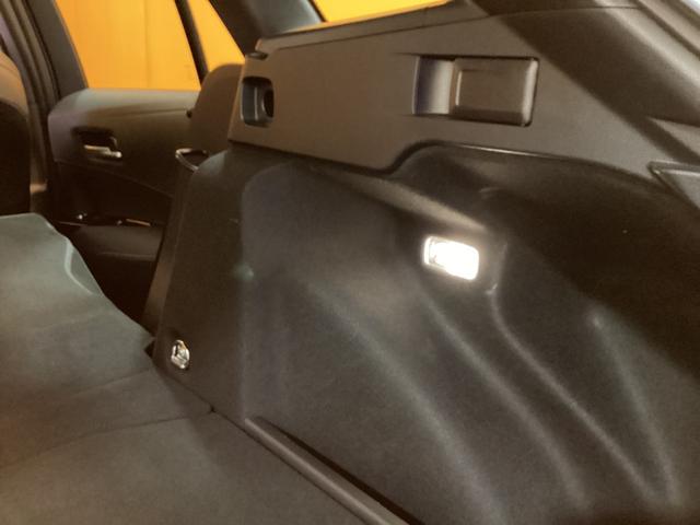 カローラツーリング ハイブリッド　ダブルバイビー　トヨタセーフティセンス　純正ディスプレイ　Ｂｌｕｅｔｏｏｔｈ対応　ＴＶ　Ｂカメラ　ＥＴＣ２．０　アダプティブクルーズコントロール　電子パーキング　ＬＥＤヘッドライト　フォグライト　スマートキー（42枚目）