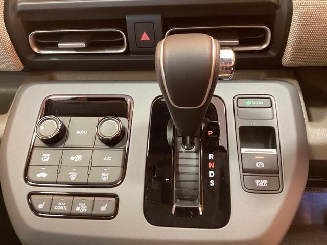 フリード エアー　ＥＸ　登録済未使用車　禁煙車　ＨｏｎｄａＳＥＮＳＩＮＧ　アダプティブクルーズコントロール　電子パーキング　両側自動ドア　ブラインドスポットモニター　ＬＥＤヘッドライト　スマートキー　プッシュスタート（9枚目）