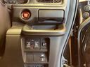 両側電動スライドドア装備!運転席よりボタン一つで開閉可能でございます。