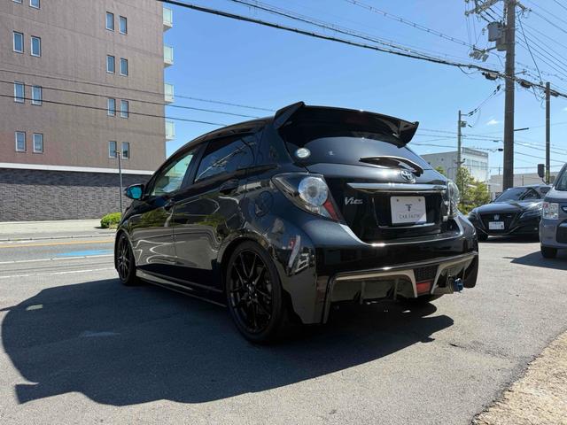 ヴィッツ ＲＳ　Ｇ’ｓ　スマートパッケージ　ドライブレコーダー　ＥＴＣ　バックカメラ　ナビ　レーンアシスト　衝突被害軽減システム　アルミホイール　オートマチックハイビーム　オートライト　ＬＥＤヘッドランプ　スマートキー　電動格納ミラー　ＭＴ（6枚目）