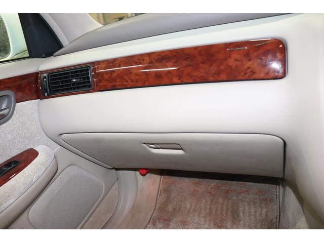 クラウン ロイヤルエクストラリミテッド　ワンオーナー　走行２１０００キロ　禁煙車　キーレス　パワーシート　ロイヤルサウンドシステム（8枚目）