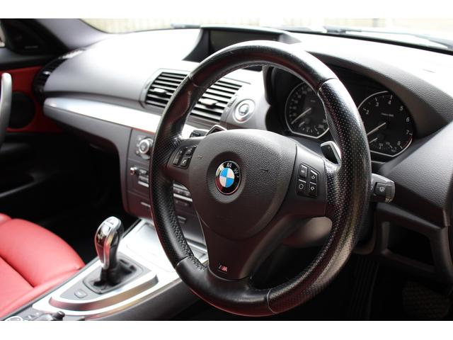 １シリーズ １３５ｉ　後期　サンルーフ　赤革シート　Ｍスポーツ　Ｐｅｒｆｏｒｍａｎｃｅブレーキシステム　ＨＤＤナビ　ハーマンカードンサウンドシステム　ワーク製１８インチアルミホイール　シートヒーター　トランクスポイラー（11枚目）