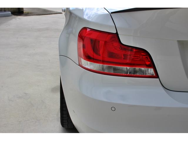１シリーズ １３５ｉ　後期　サンルーフ　赤革シート　Ｍスポーツ　Ｐｅｒｆｏｒｍａｎｃｅブレーキシステム　ＨＤＤナビ　ハーマンカードンサウンドシステム　ワーク製１８インチアルミホイール　シートヒーター　トランクスポイラー（14枚目）