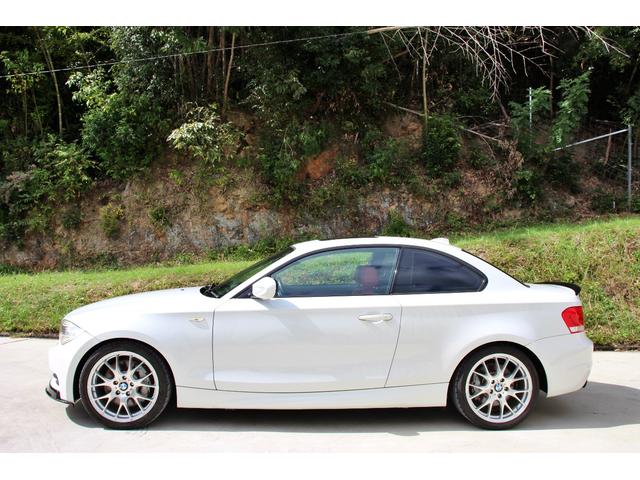 １シリーズ １３５ｉ　後期　サンルーフ　赤革シート　Ｍスポーツ　Ｐｅｒｆｏｒｍａｎｃｅブレーキシステム　ＨＤＤナビ　ハーマンカードンサウンドシステム　ワーク製１８インチアルミホイール　シートヒーター　トランクスポイラー（16枚目）