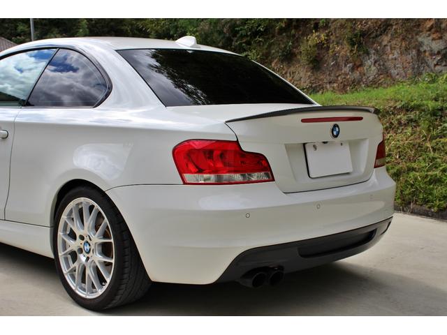 １シリーズ １３５ｉ　後期　サンルーフ　赤革シート　Ｍスポーツ　Ｐｅｒｆｏｒｍａｎｃｅブレーキシステム　ＨＤＤナビ　ハーマンカードンサウンドシステム　ワーク製１８インチアルミホイール　シートヒーター　トランクスポイラー（17枚目）