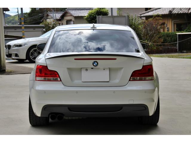 １シリーズ １３５ｉ　後期　サンルーフ　赤革シート　Ｍスポーツ　Ｐｅｒｆｏｒｍａｎｃｅブレーキシステム　ＨＤＤナビ　ハーマンカードンサウンドシステム　ワーク製１８インチアルミホイール　シートヒーター　トランクスポイラー（18枚目）
