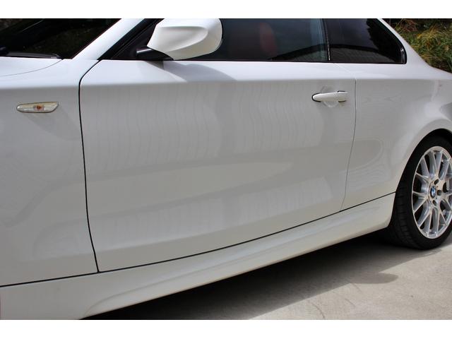 １シリーズ １３５ｉ　後期　サンルーフ　赤革シート　Ｍスポーツ　Ｐｅｒｆｏｒｍａｎｃｅブレーキシステム　ＨＤＤナビ　ハーマンカードンサウンドシステム　ワーク製１８インチアルミホイール　シートヒーター　トランクスポイラー（25枚目）