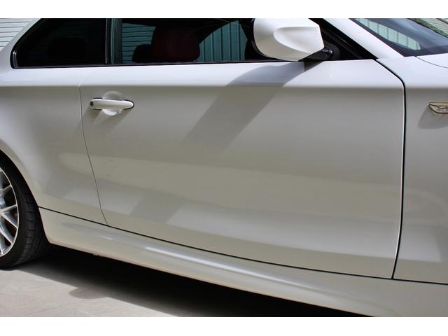 １シリーズ １３５ｉ　後期　サンルーフ　赤革シート　Ｍスポーツ　Ｐｅｒｆｏｒｍａｎｃｅブレーキシステム　ＨＤＤナビ　ハーマンカードンサウンドシステム　ワーク製１８インチアルミホイール　シートヒーター　トランクスポイラー（28枚目）