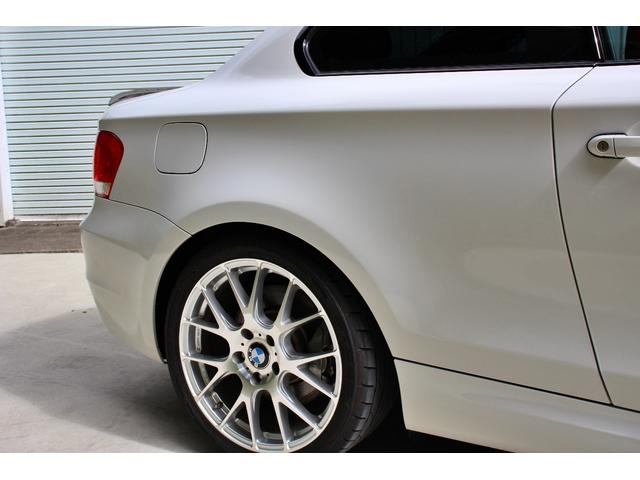 １シリーズ １３５ｉ　後期　サンルーフ　赤革シート　Ｍスポーツ　Ｐｅｒｆｏｒｍａｎｃｅブレーキシステム　ＨＤＤナビ　ハーマンカードンサウンドシステム　ワーク製１８インチアルミホイール　シートヒーター　トランクスポイラー（29枚目）