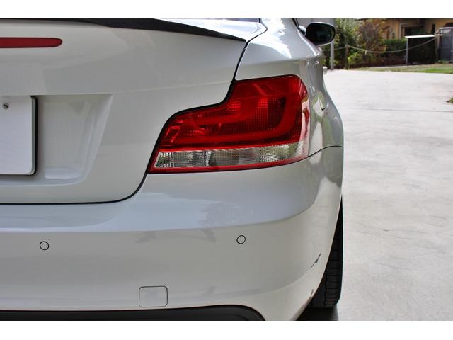 １シリーズ １３５ｉ　後期　サンルーフ　赤革シート　Ｍスポーツ　Ｐｅｒｆｏｒｍａｎｃｅブレーキシステム　ＨＤＤナビ　ハーマンカードンサウンドシステム　ワーク製１８インチアルミホイール　シートヒーター　トランクスポイラー（32枚目）